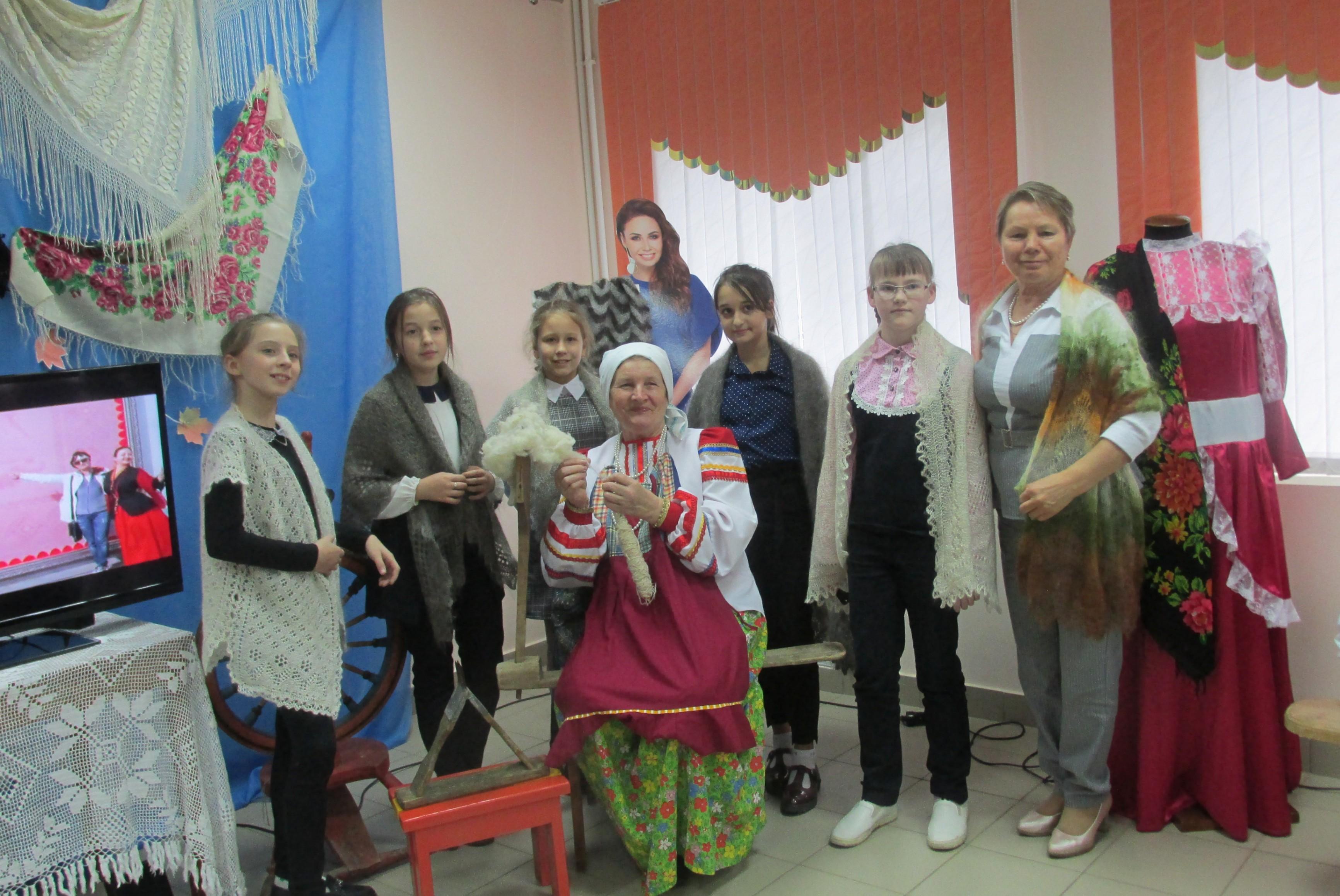 Программа «В Покров день – платок надень»