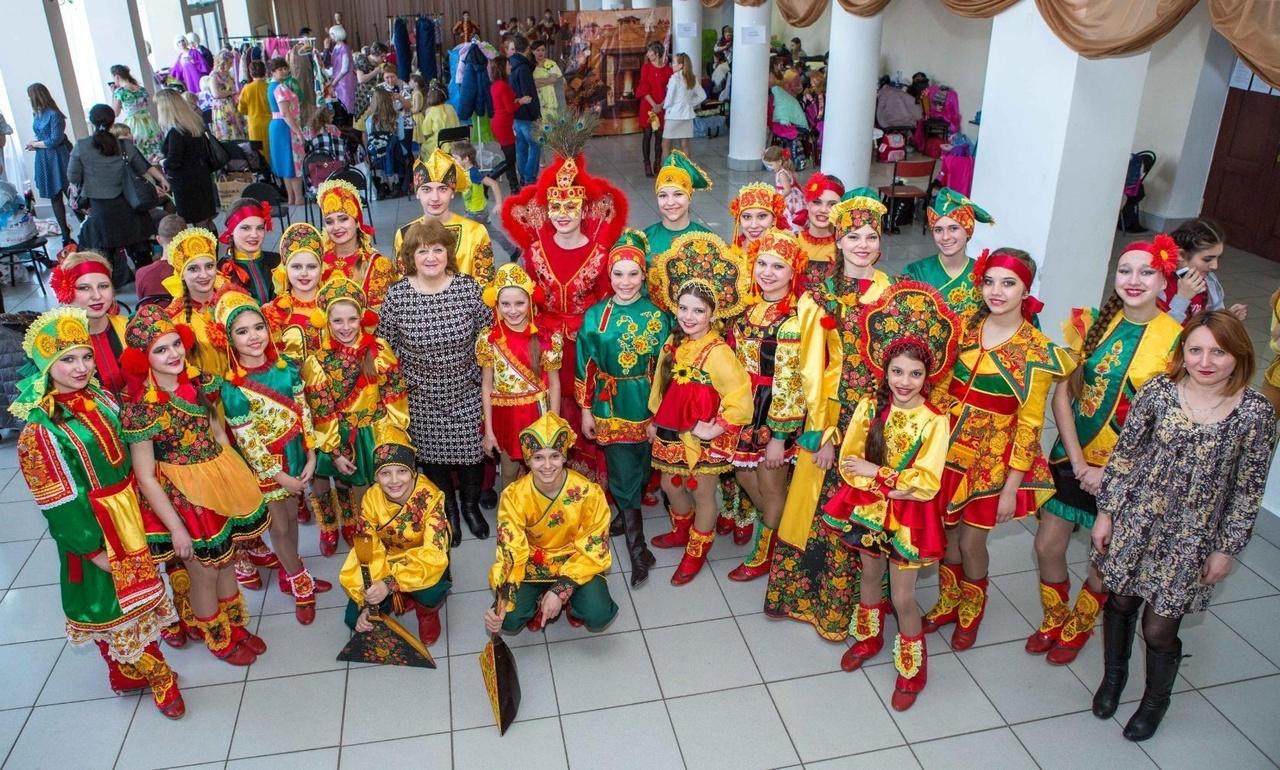 Праздничная программа «Народов много - Родина одна»