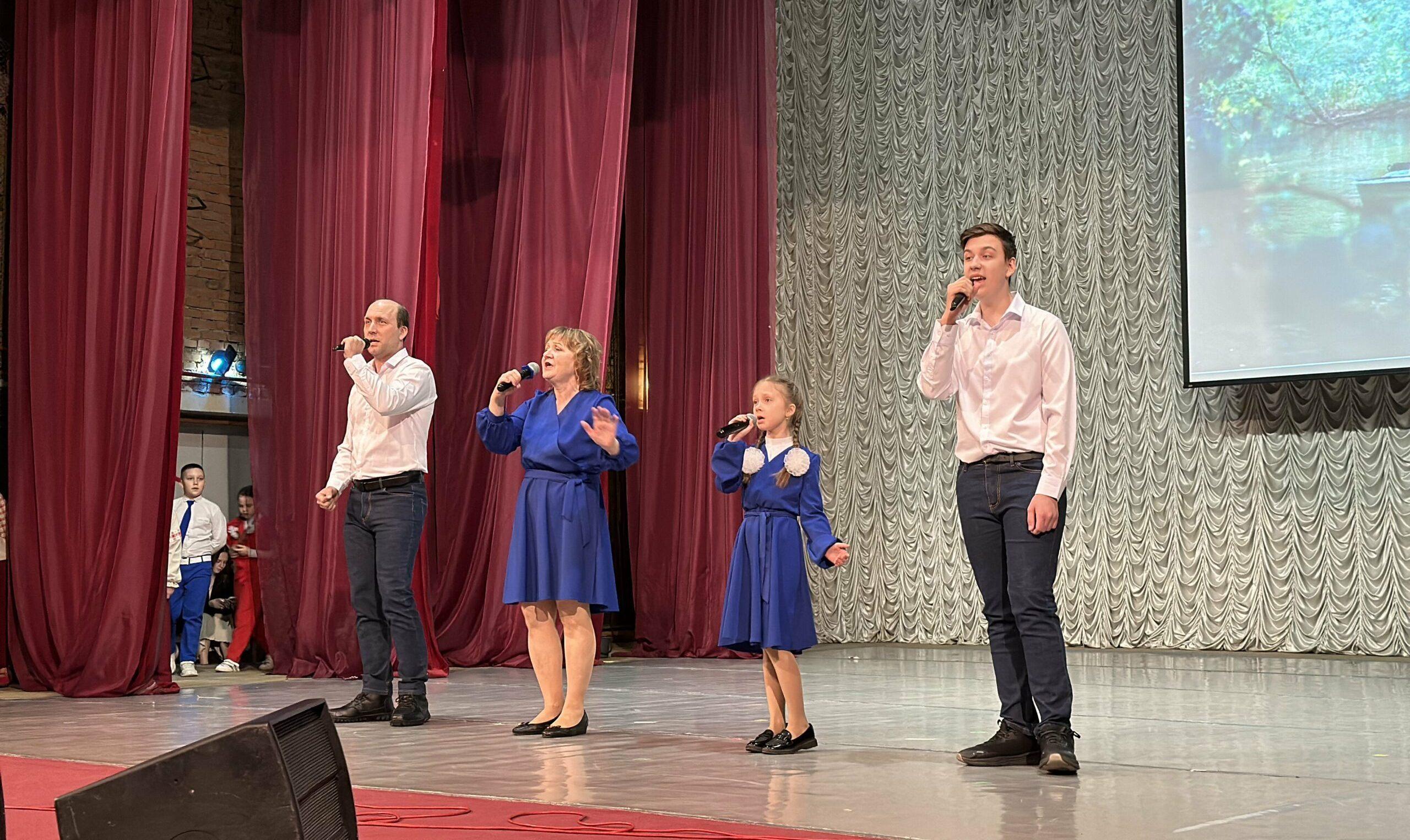 Театрализованный концерт вокальной студии «Диамант» «Песня сквозь годы»