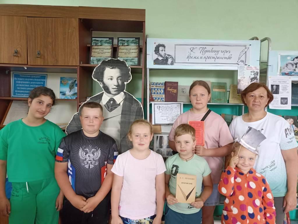 Литературный час «Его перо любовью дышит»