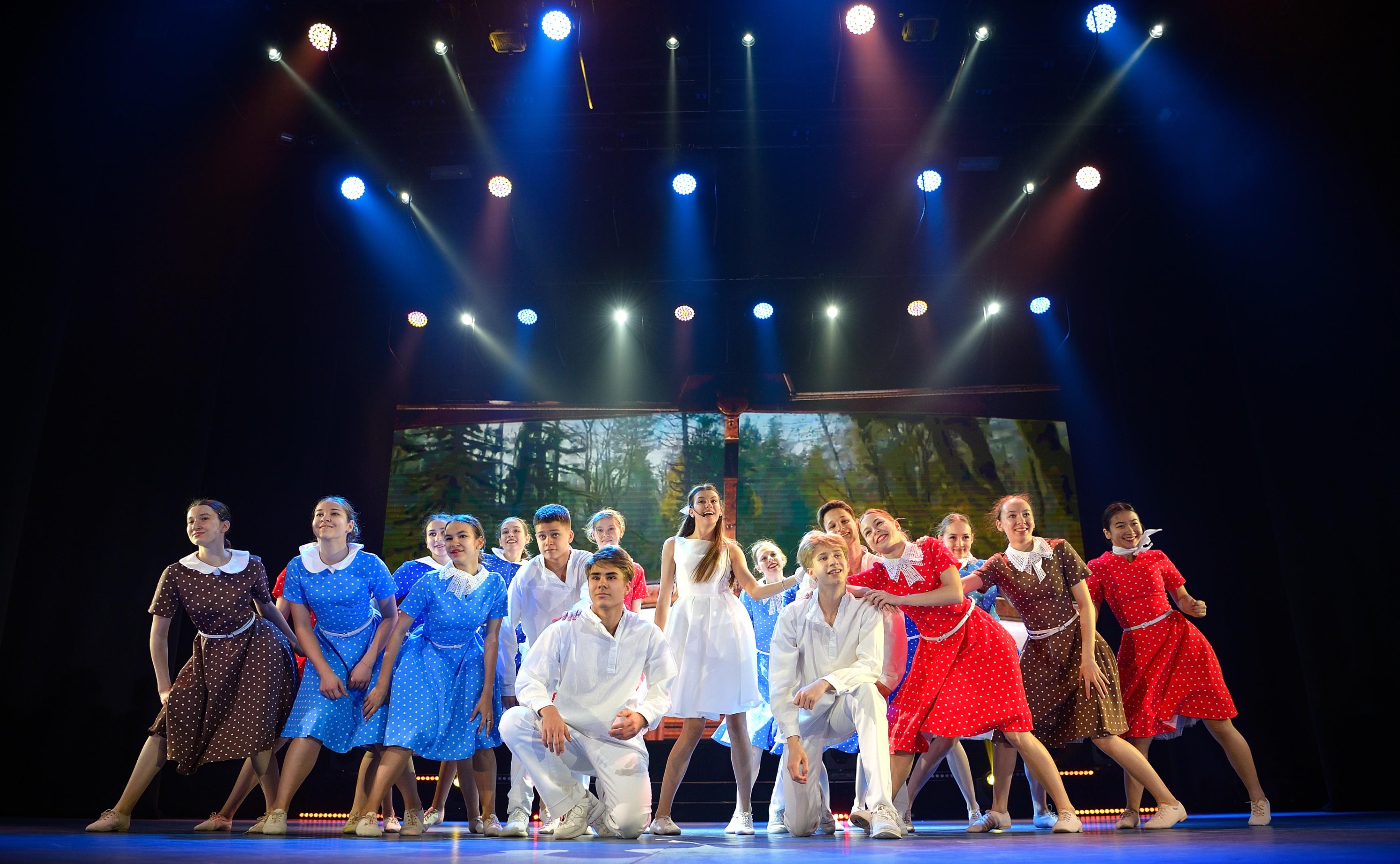 Концертная программа «А у нас во дворе...»