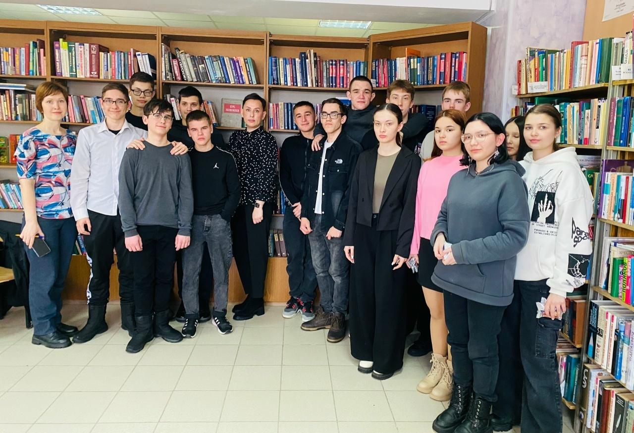 Поэтический вернисаж «На волне поэзии»