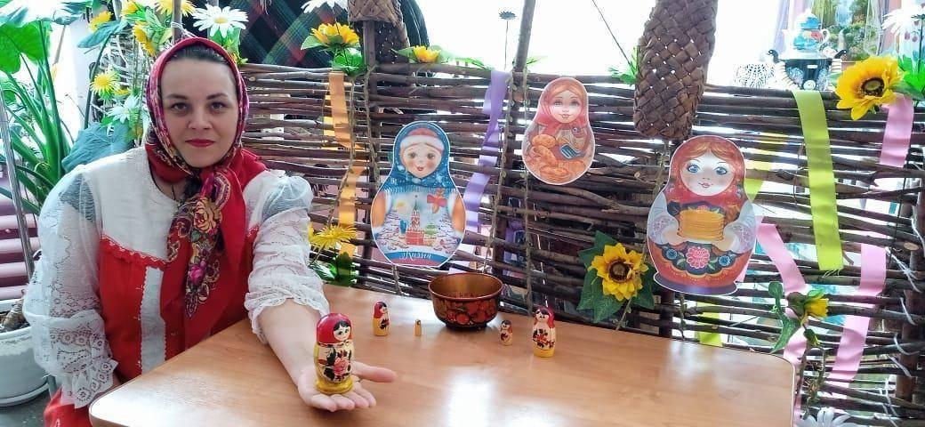 Познавательный час «Матрешка – символ России»