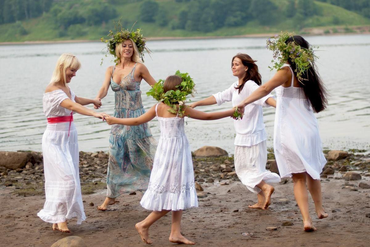 Фольклорная программа «Венок традиций: песни и хороводы купальской ночи»