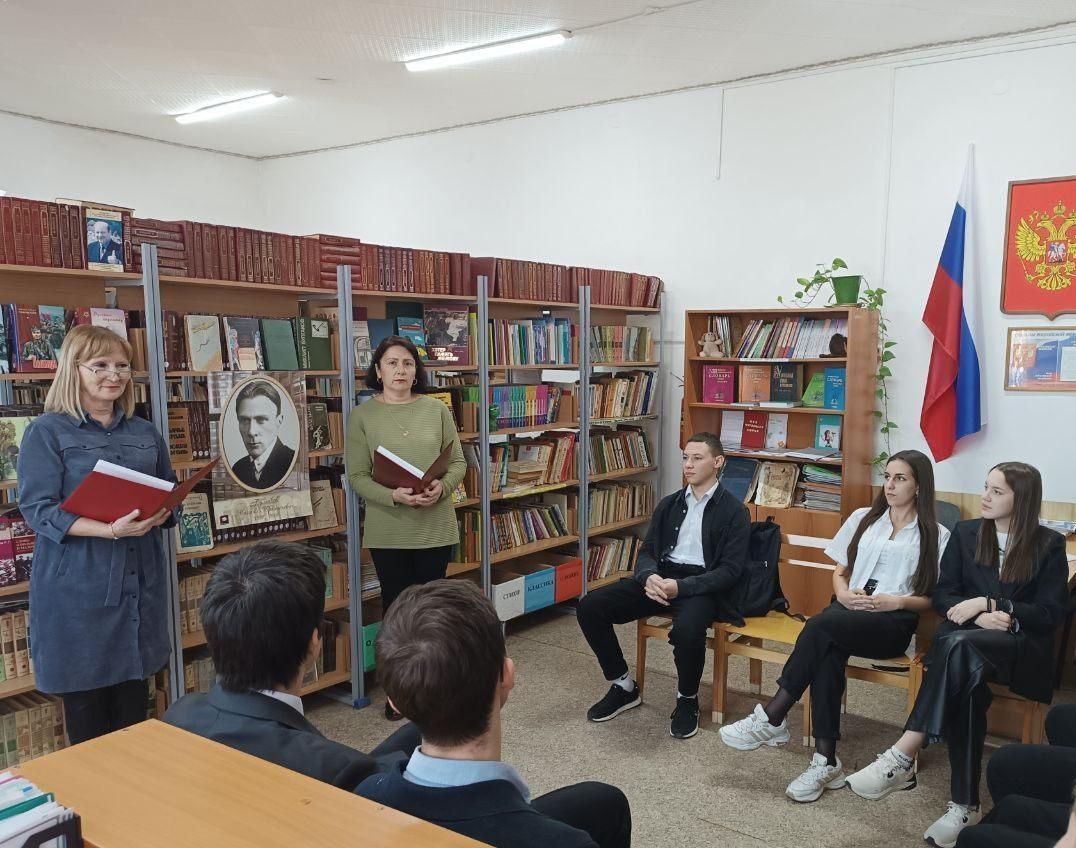 Программа «Зеленая лампа: Театр. Гитара. Твой выход!»