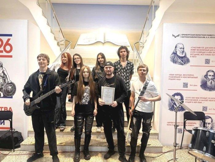Литературно-музыкальный вечер «Между строк»