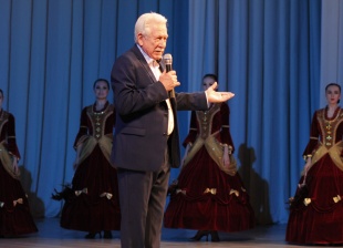 В Оренбуржье с юбилеем поздравили заслуженного деятеля культуры РФ Виктора Ренева