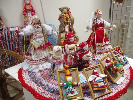 Выставка «Традиционная русская кукла»