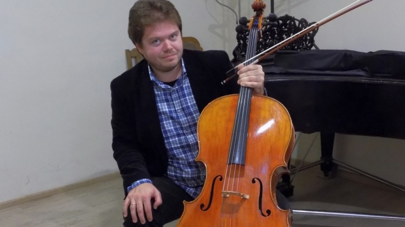 В Оренбург приезжает известный виолончелист Евгений Румянцев