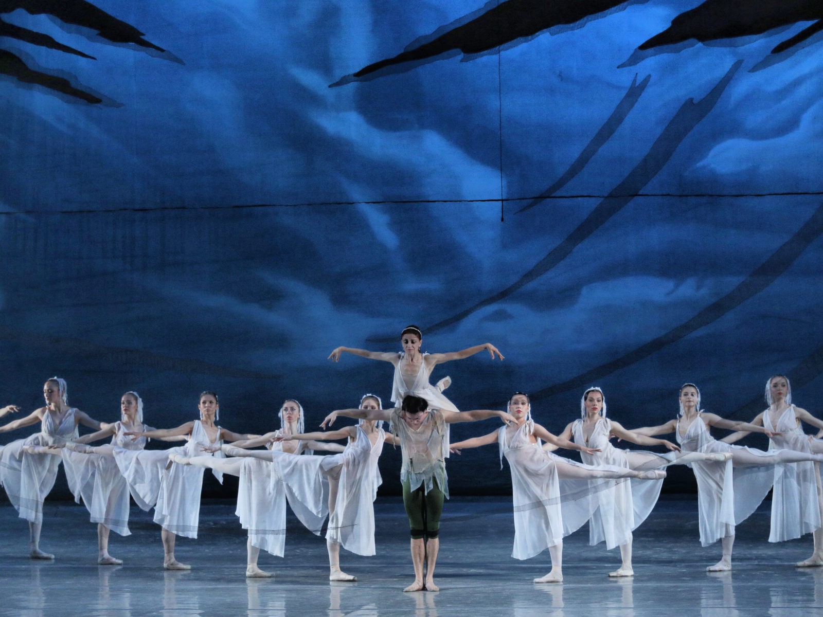 Впервые в Оренбуржье   приезжает Донецкий театр оперы и балета им. Соловьяненко