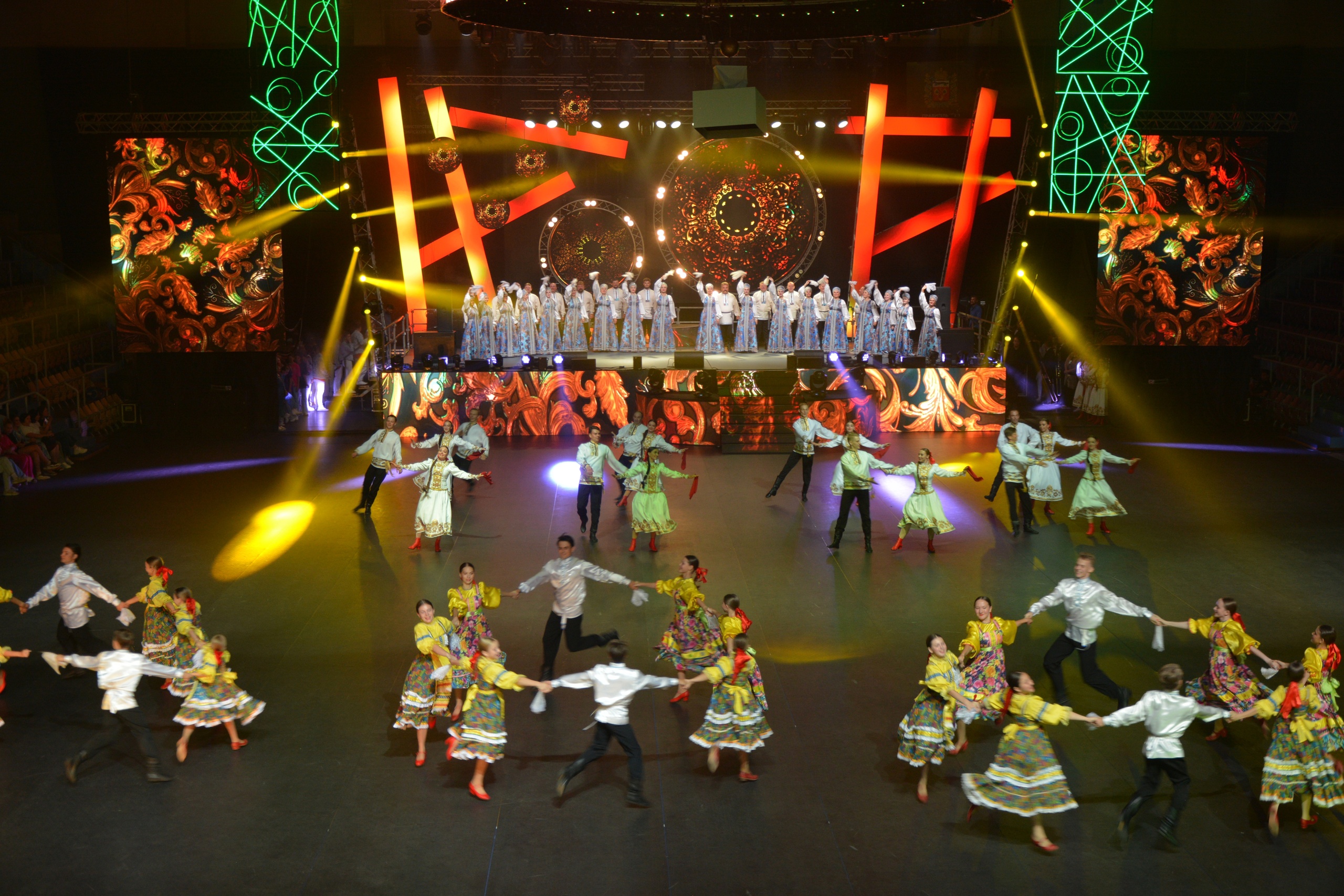 «Путь единения»: более 3000 человек аплодировали оренбургским артистам на открытие «Евразии Global»