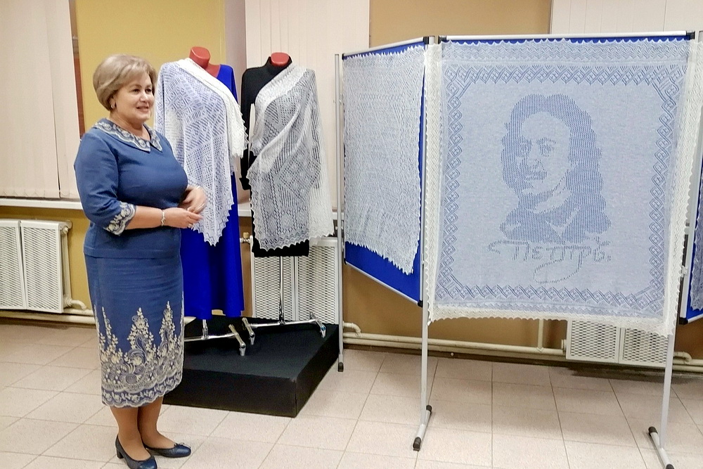 Оренбургские пуховые платки экспонируются в Литературном музее Курской области
